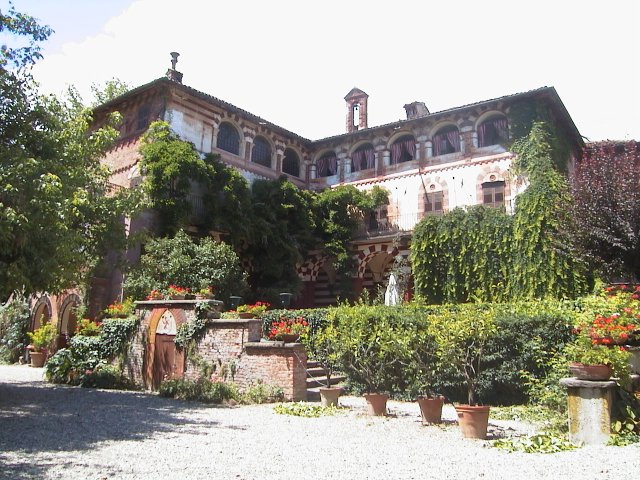 Cortile del Castello di Marchierù